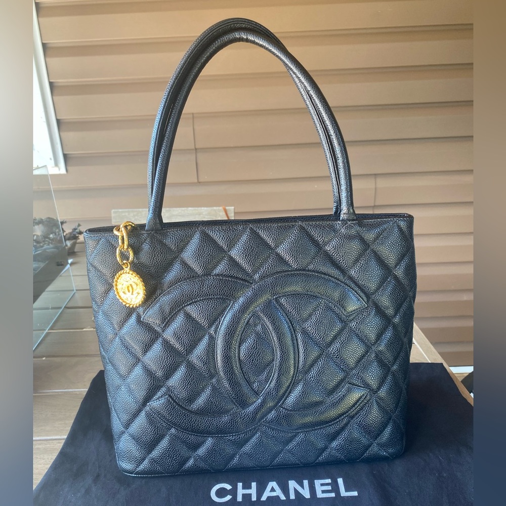 Chanel Timeless Medallion Handbag Purse w dustbag & CC medallion + Gold …